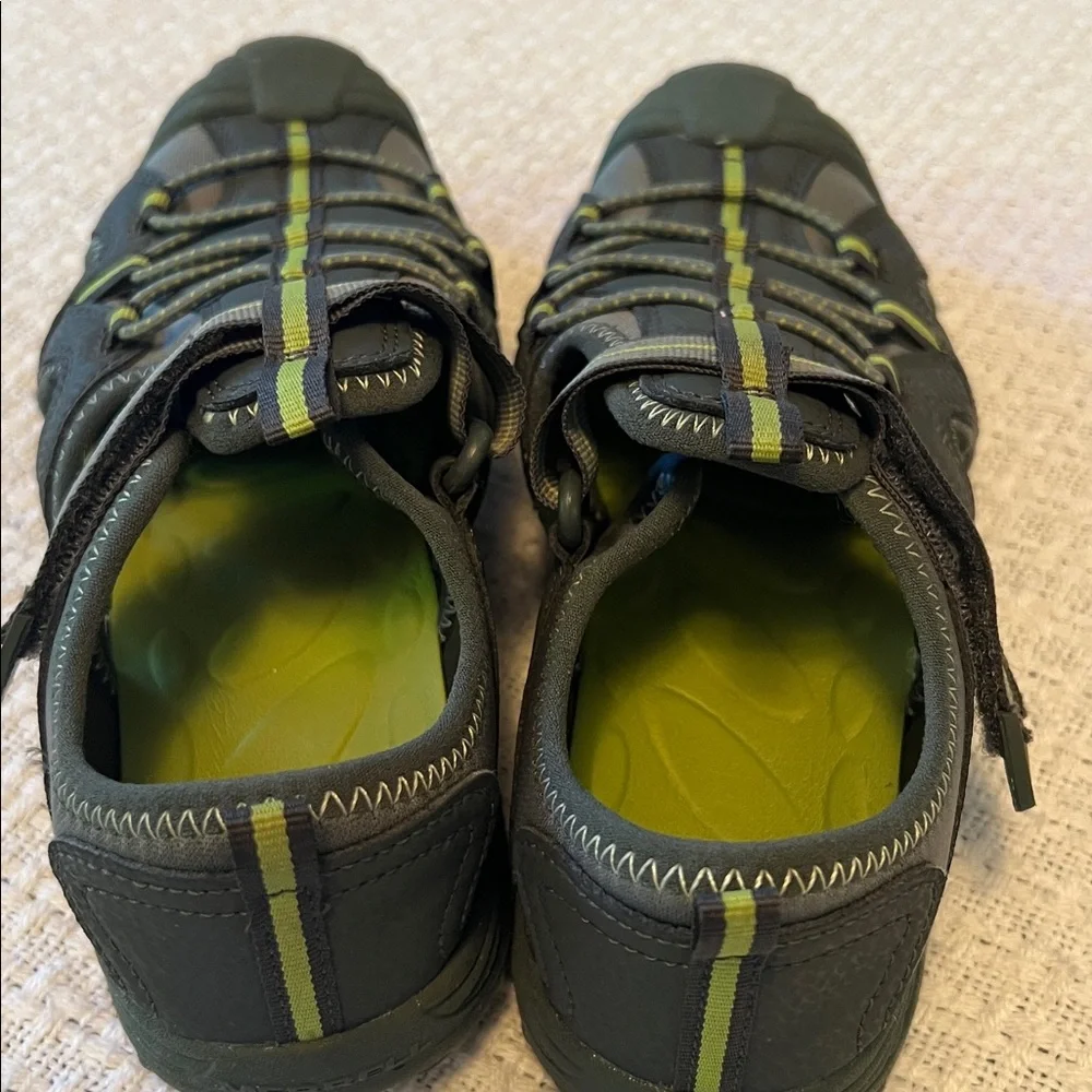 Outdoor Adventure Gray and Green Merrell Hydro 2 Sport Boys Sandals  Size 3